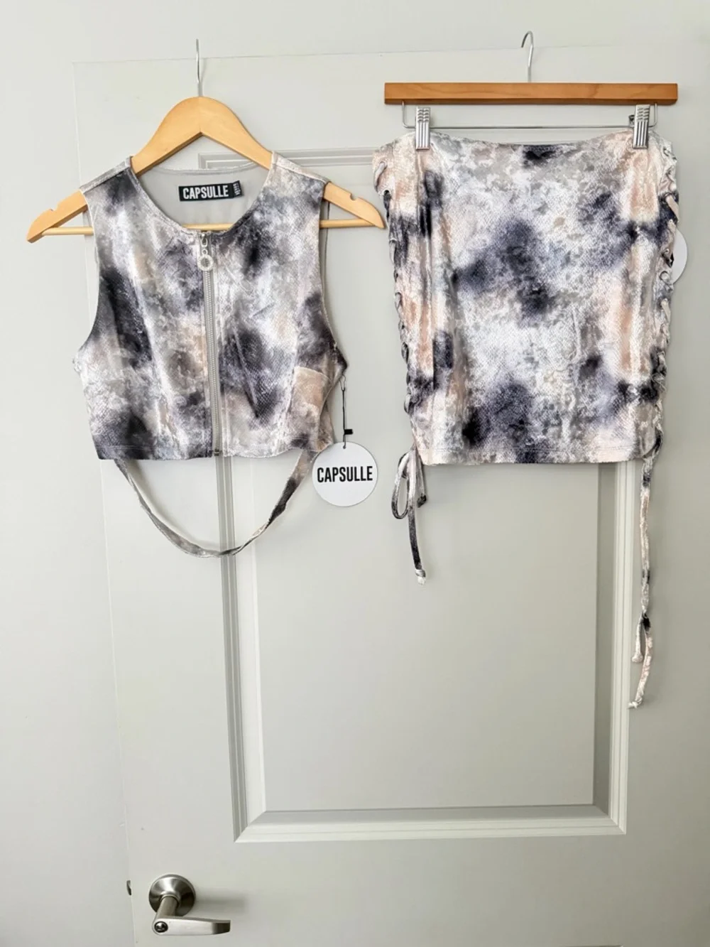 Tie-Dye Crop Tank & Ruched Mini Skirt Set - Gray/Black - Picture 2 of 3